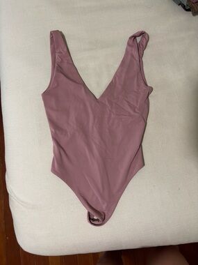 Aritzia body suit in mauve